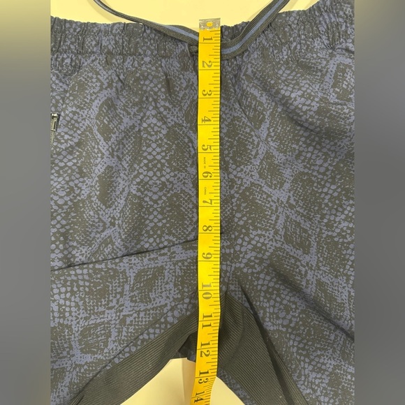 Women’s Athleta Snakeskin Print Cuffed Brooklyn Jogger Pants Size 4 EUC - Picture 10 of 14